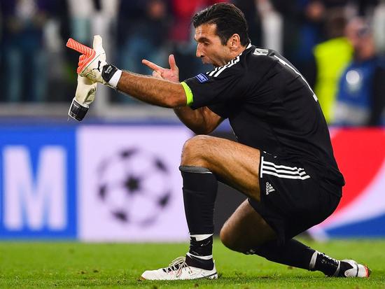 “你不是梅西C罗”！范戴克公开力挺后，萨拉赫仍被狠批