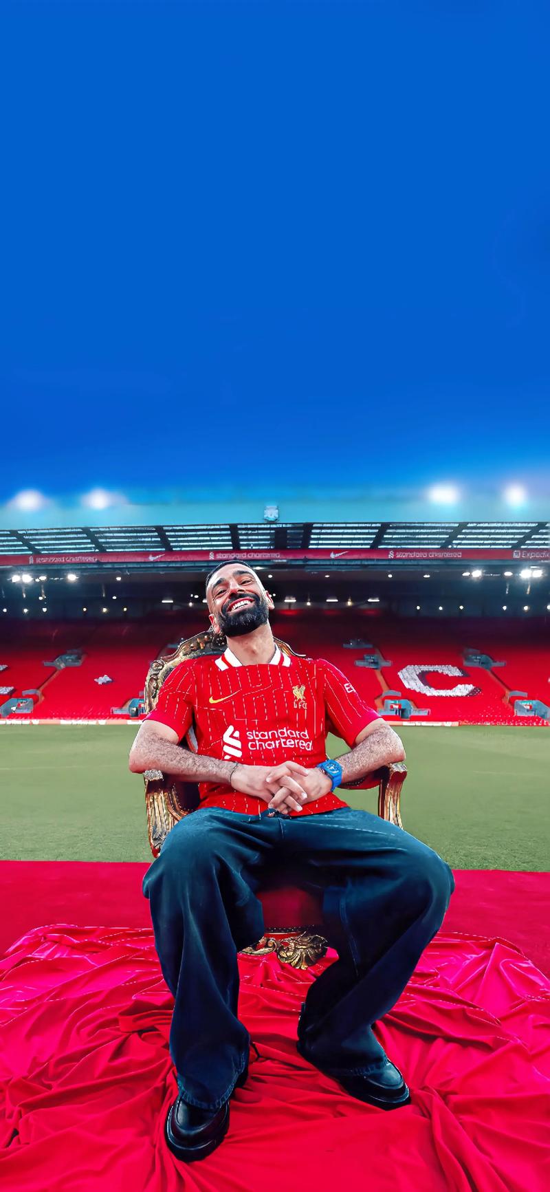 英国女歌手利帕现场观看阿根廷国家德比，并与里克尔梅合影