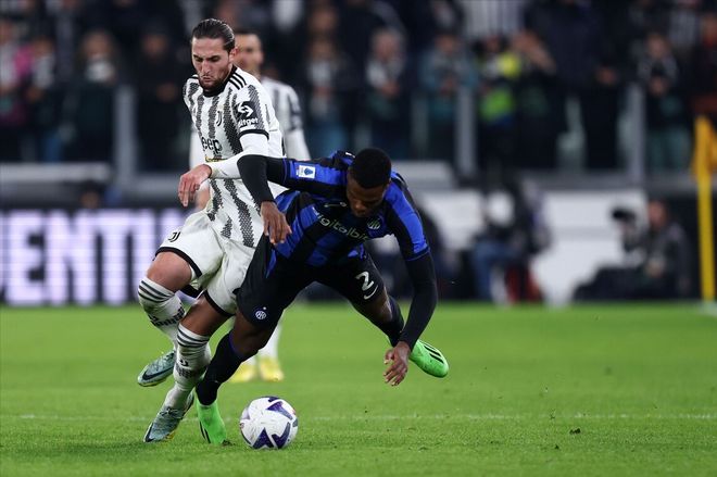 日职联半场：莱奥破门被吹，鹿岛鹿角暂0-0横滨FC