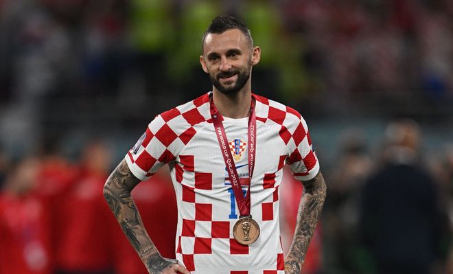 杜兰特篮下强打稳定胜局