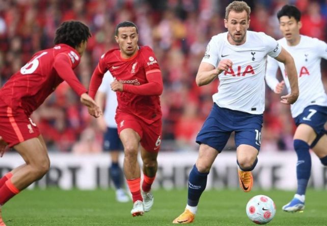 足球评论员兼作家，退役后的克拉默已在创作个人第二部小说