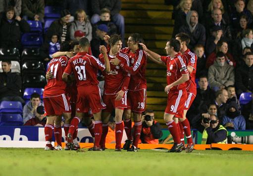 记者：米兰将与莱万经纪人会面讨论转会，伊布支持这一交易