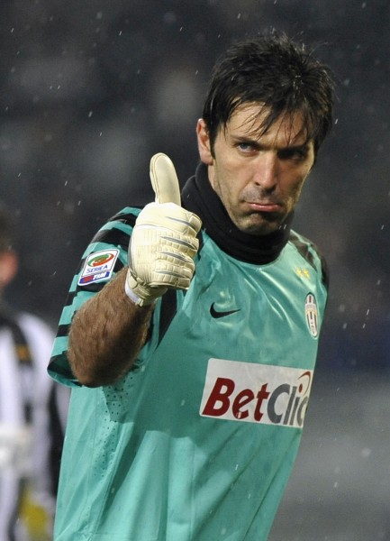 荷兰足协及所有荷兰俱乐部发布声明：呼吁对闹事球迷提起诉讼